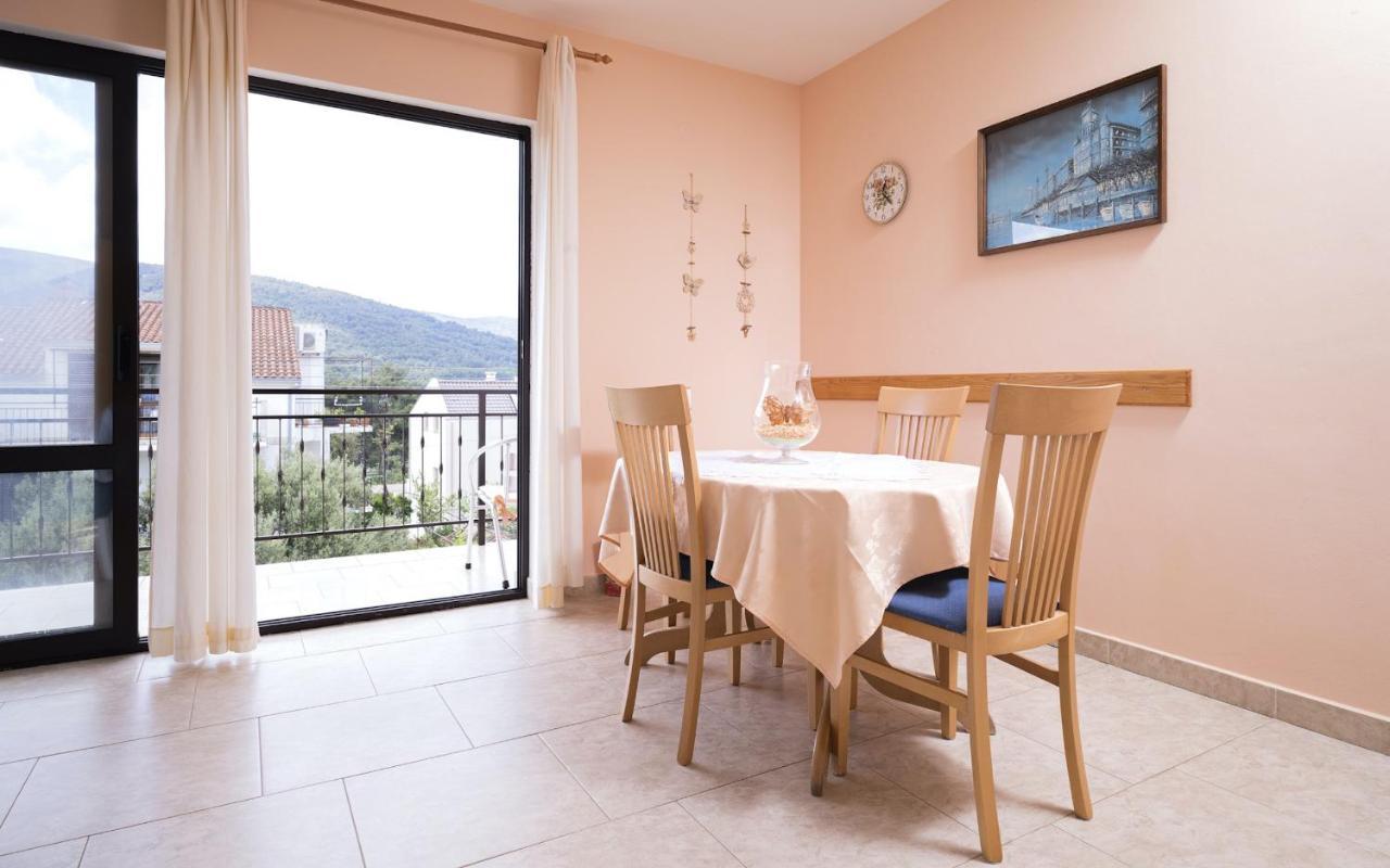 Apartments Zlata スタリー・グラード エクステリア 写真